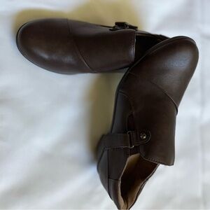 JBU Women Medium Kyley Slip On Heeled Casual Leather Shoes, Dark Brown, Size 6M